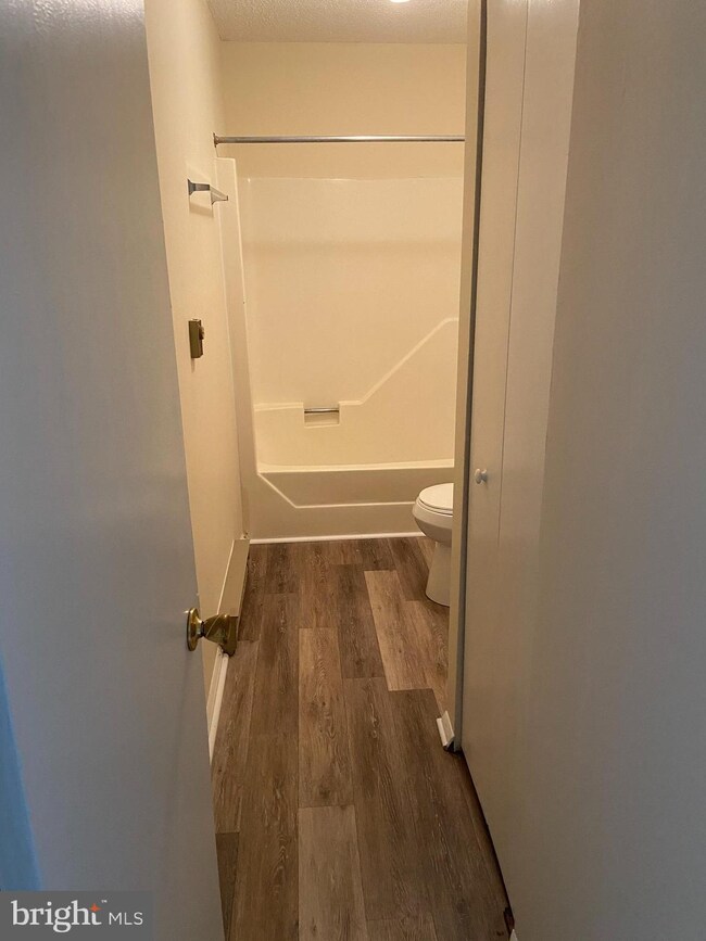 123 W 7th Ave unit 11, Ranson, WV 25438 - photo 3