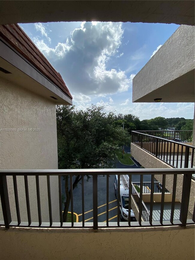 Plantation Racquet Club unit 4052, Plantation, FL 33324 - photo 7