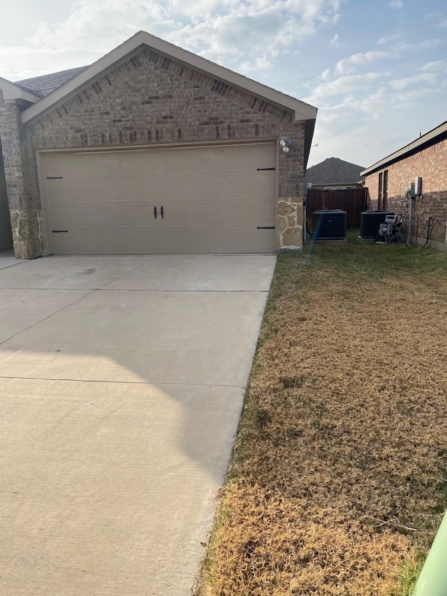 968 Glover Dr, Aubrey, TX 76227 - photo 2