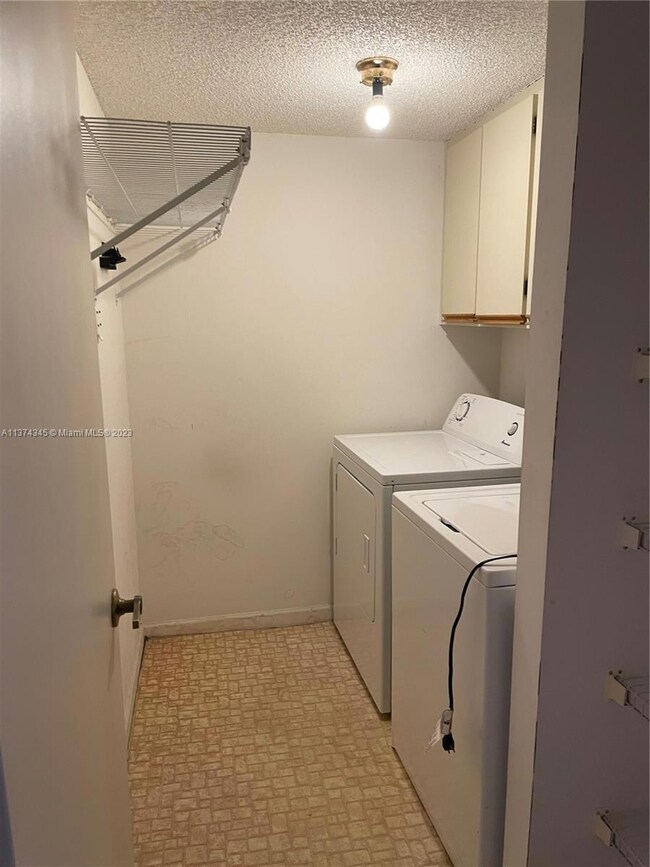 1504 W Harmony Lake Cir, Davie, FL 33324 - photo 4