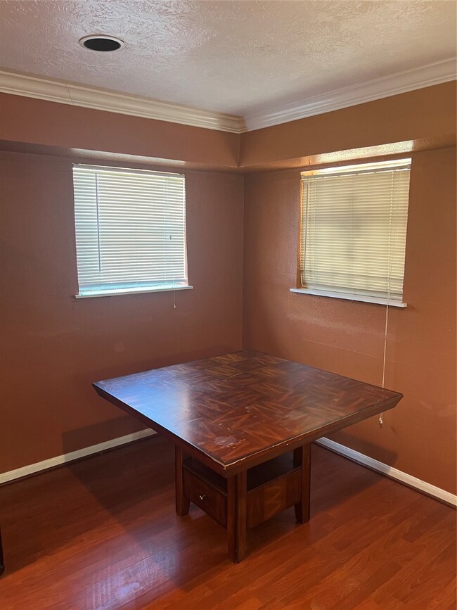 4817 White Rock St, Houston, TX 77033 - photo 6