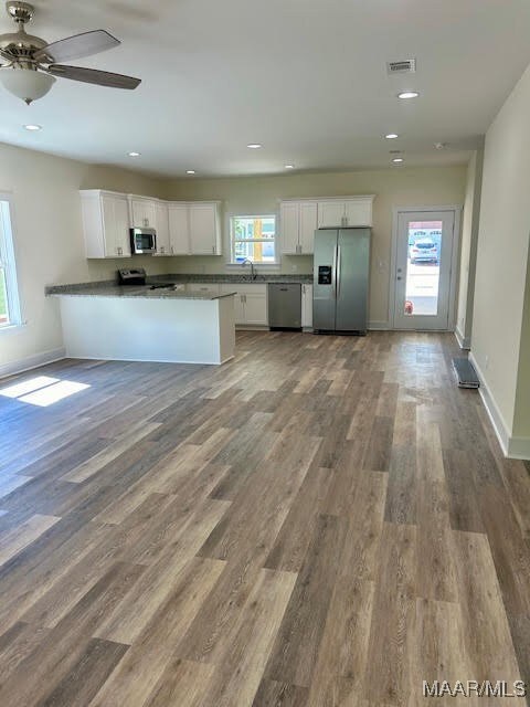 Large open living and kitchen great for entertaini
