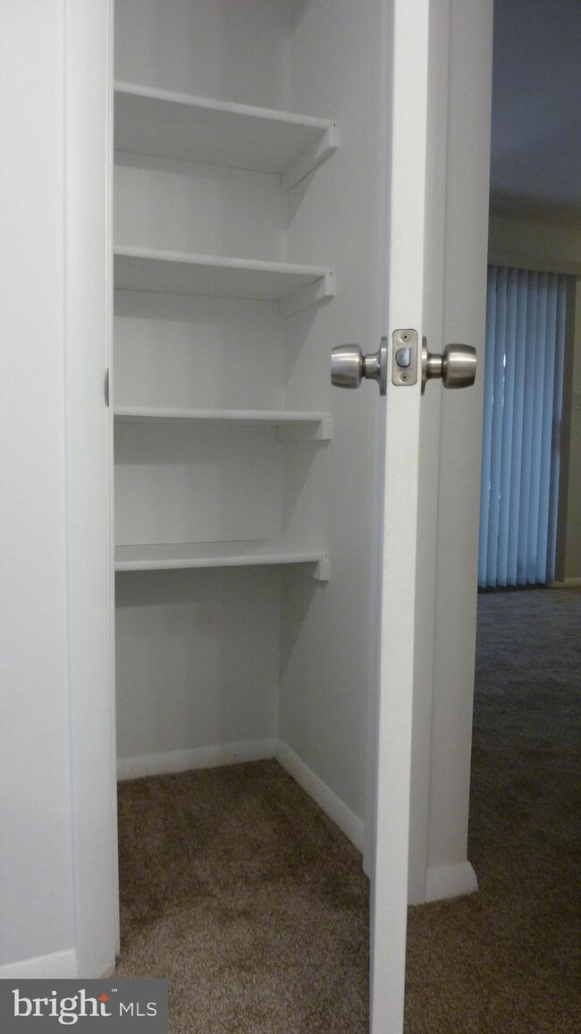 18420 Guildberry Dr unit 102, Gaithersburg, MD 20879 - photo 7