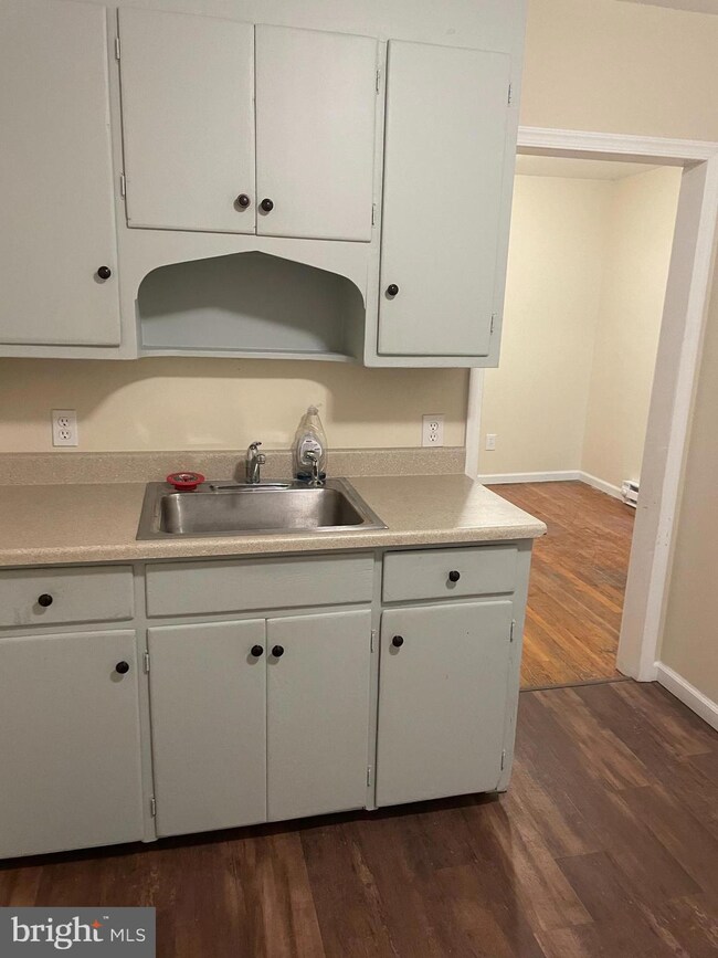 703 S Washington St unit 3, Berkeley Springs, WV 25411 - photo 3