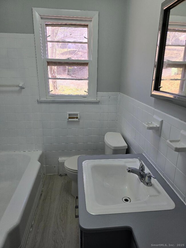 401 Farmington Ave, Waterbury, CT 06710 - photo 5