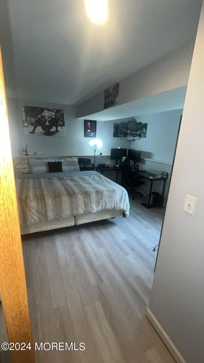 892 Jamesport Dr, Toms River, NJ 08753 - photo 5