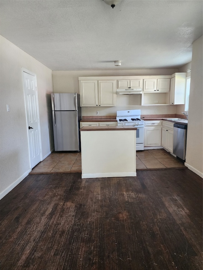 200 W Armstrong Ave, Comanche, TX 76442 - photo 3