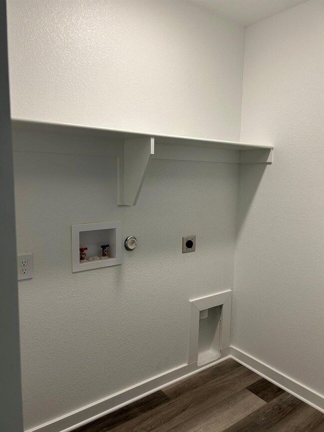 208 Henderson St, Bonham, TX 75418 - photo 7