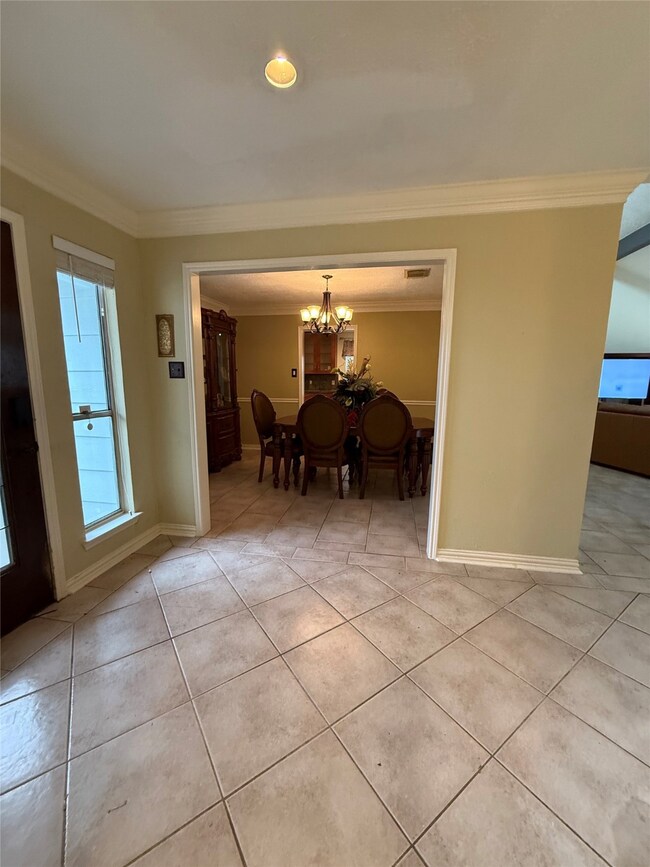 2902 Arrowhead Dr, Sugar Land, TX 77479 - photo 4