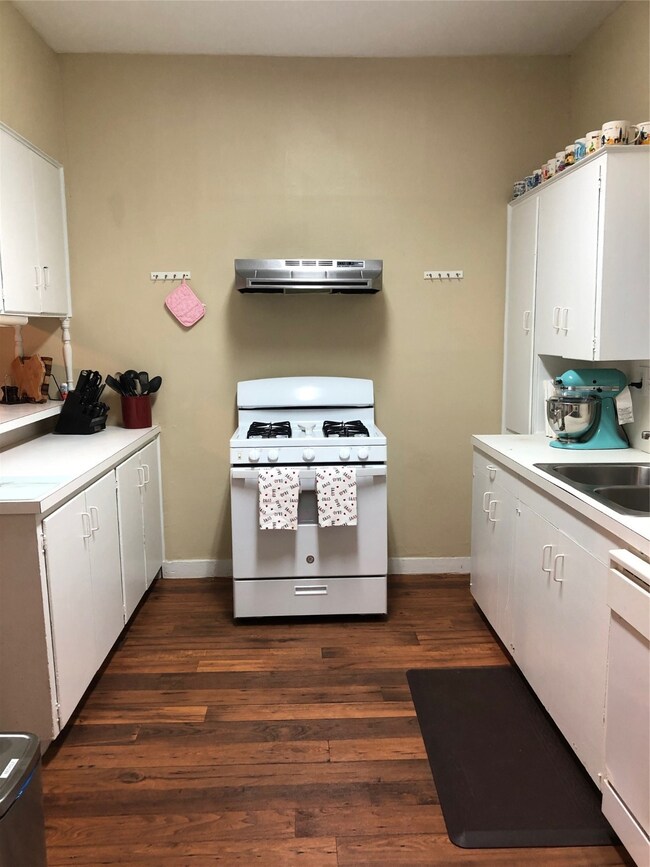 838 Arlington St, Houston, TX 77007 - photo 4