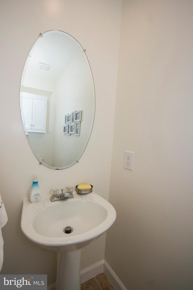 8647 Willow Leaf Ln, Odenton, MD 21113 - photo 4