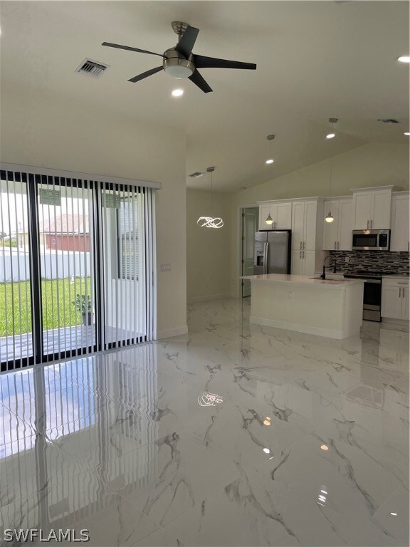 OPEN SPACE LIVING ROOM, DINING ROOM, KITCHEN, SLID