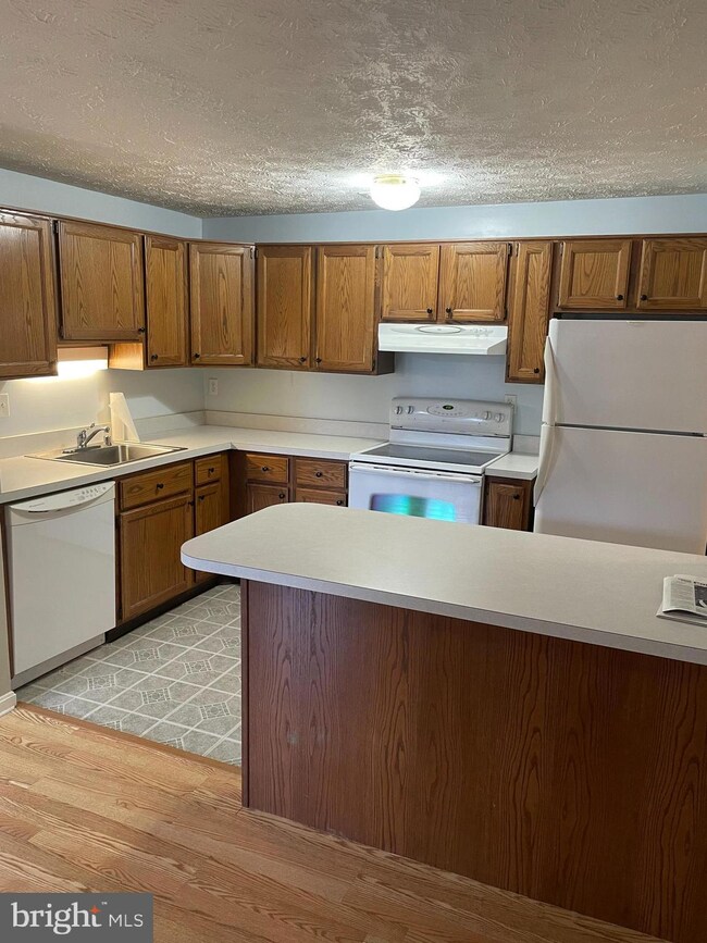 2137 Wainwright Ct unit BA, Frederick, MD 21702 - photo 2