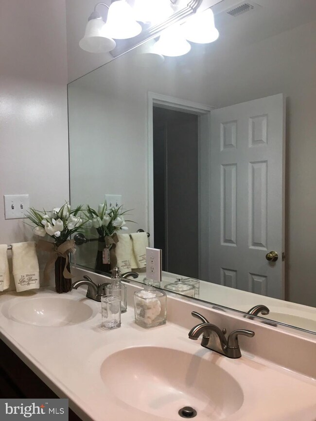 236 W Taylor Run Pkwy unit 3, Alexandria, VA 22314 - photo 5