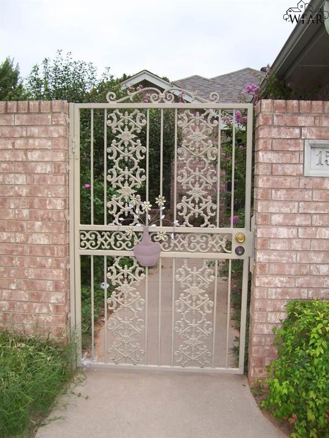 1517 Malcolm Ln, Wichita Falls, TX 76302 - photo 2