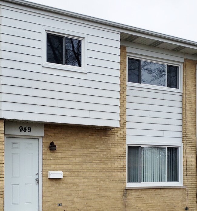 949 N York St, Elmhurst, IL 60126 - photo 2