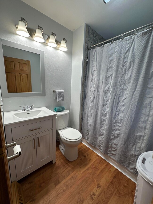 405 Candlewick Rd, Waterloo, IA 50703 - photo 5