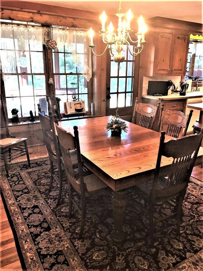 26 Jimmy Crowells dining room