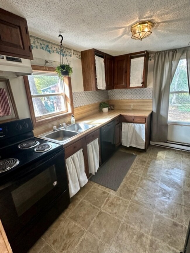 612 Whitefield Rd, Dalton, NH 03598 - photo 4