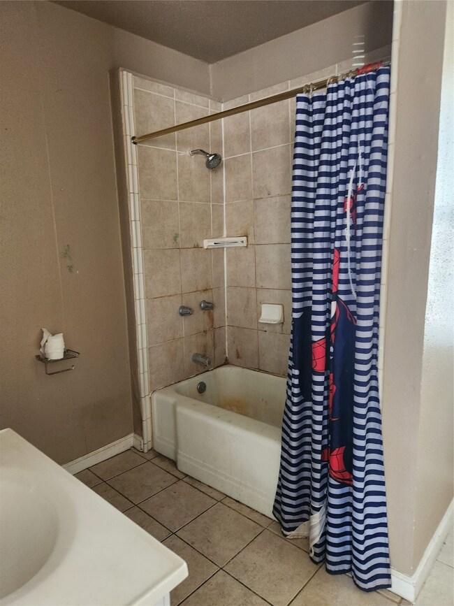 1013 Lawrence St, Rosenberg, TX 77471 - photo 4