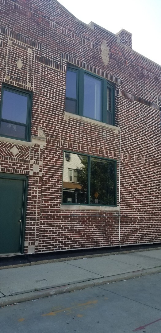 3325 W Belmont Ave unit 2R, Chicago, IL 60618 - photo 2