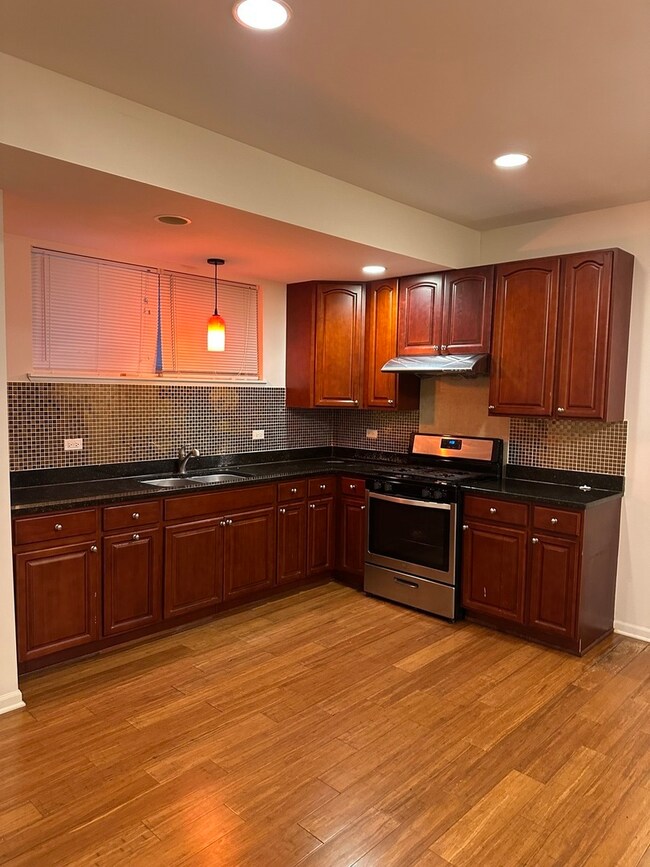 unlisted-address, Chicago, IL 60616 - photo 5