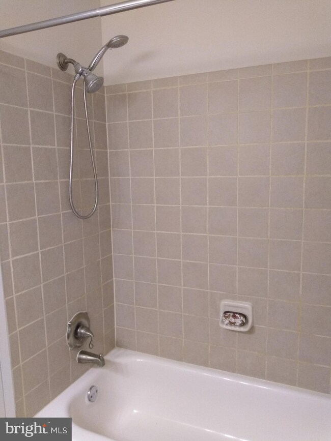 2054 Royal Fern Ct unit 22B, Reston, VA 20191 - photo 6