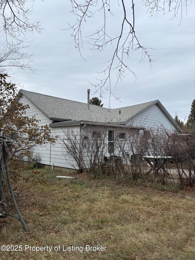 808 2nd Ave NW, Hettinger, ND 58639 - photo 6