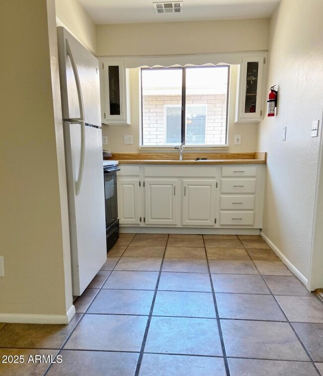 4426 E Contessa St unit 2, Mesa, AZ 85205 - photo 2