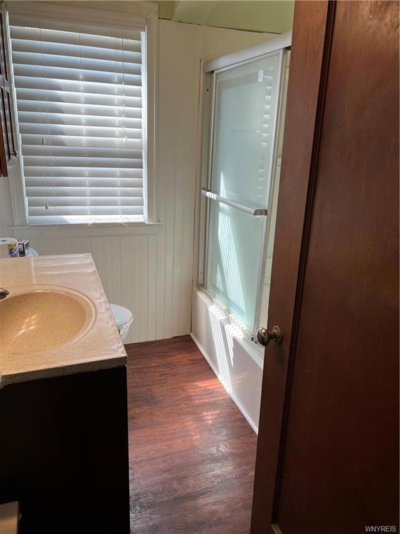 BATHROOM 1ST FLOOR