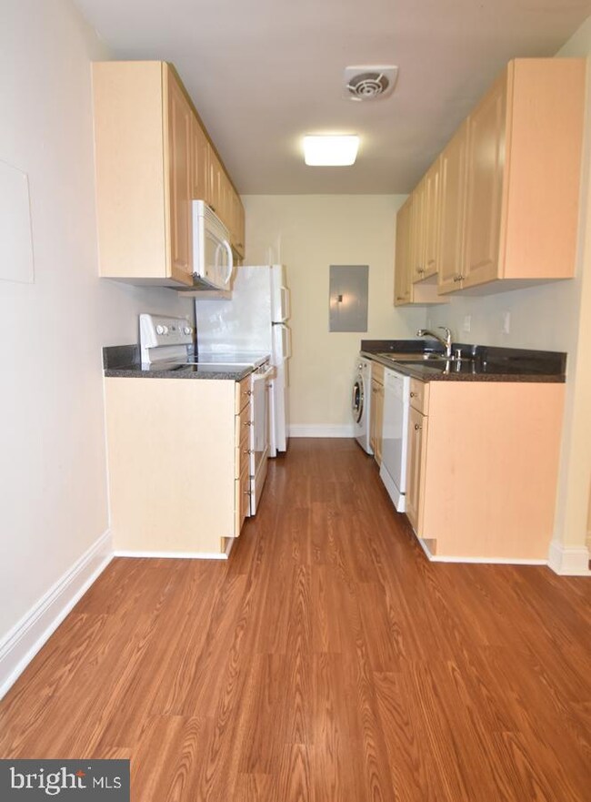 1001 Chillum Rd unit 218, Hyattsville, MD 20782 - photo 6