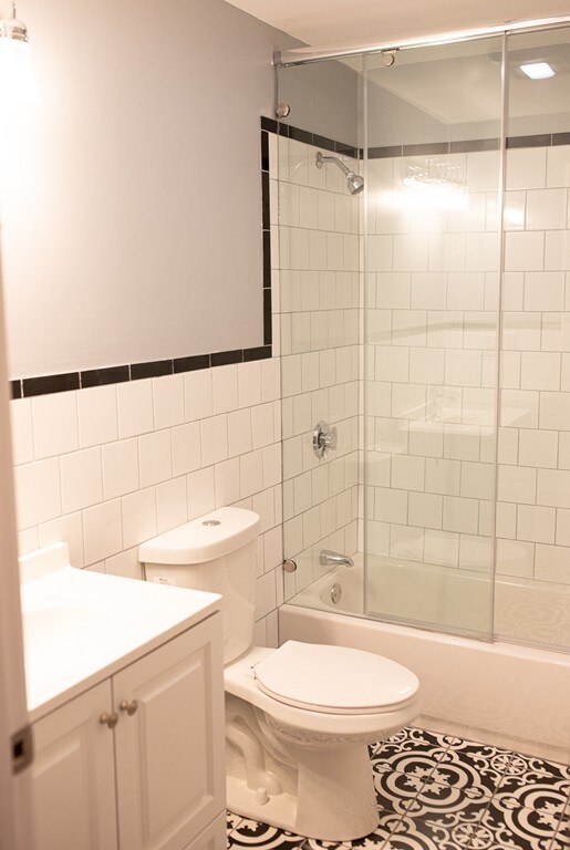 578 Essex St unit 1st floor, Lawrence, MA 01840 - photo 4