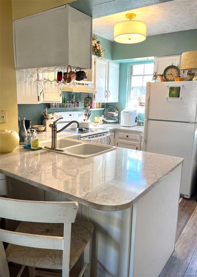 New counters! Bright & open Kitchen
