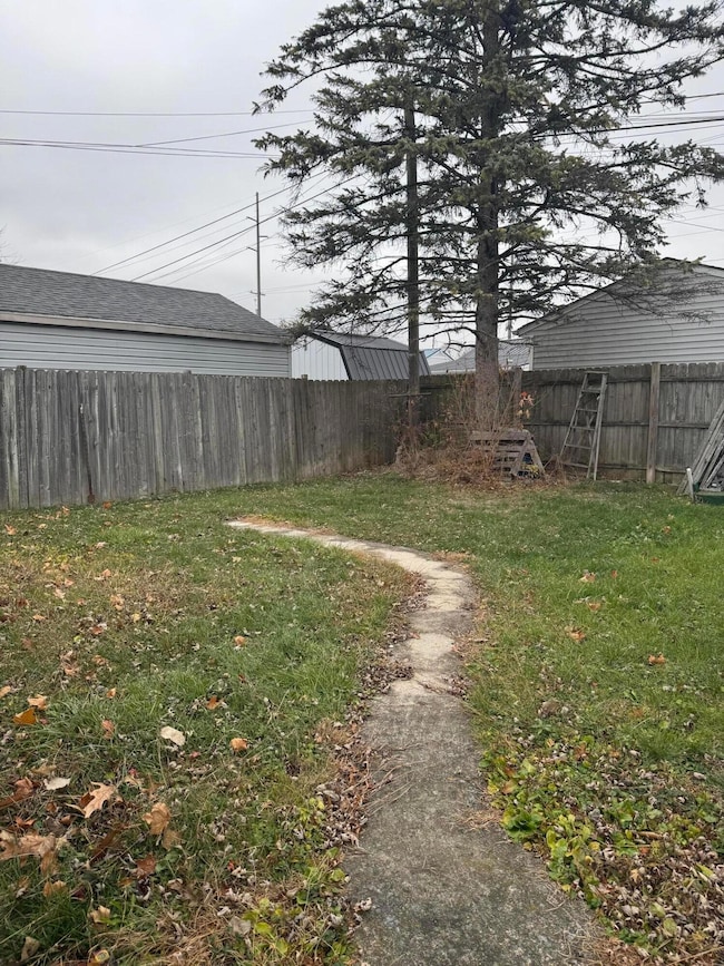 570 W Lawn Dr, Marion, OH 43302 - photo 4