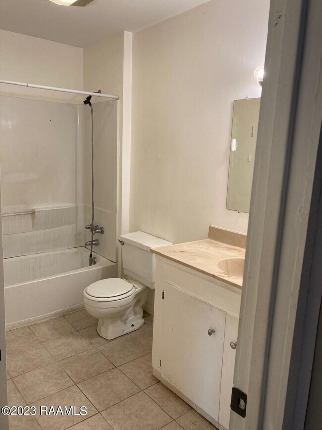 614 Hoover Air B&B4