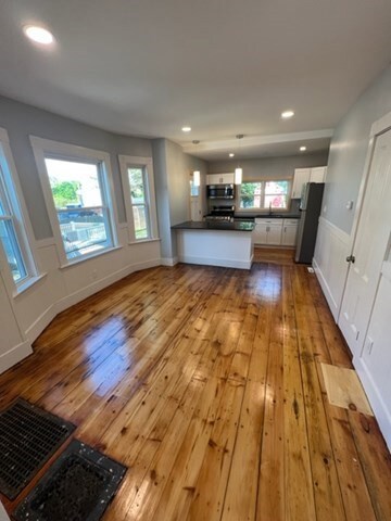 9 1/2 E Collins St unit 1, Salem, MA 01970 - photo 5