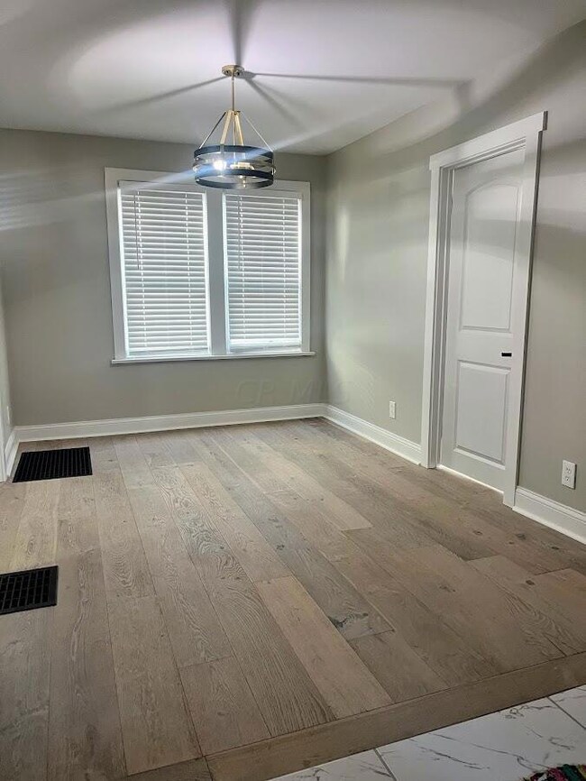 587 S Eureka Ave, Columbus, OH 43204 - photo 7