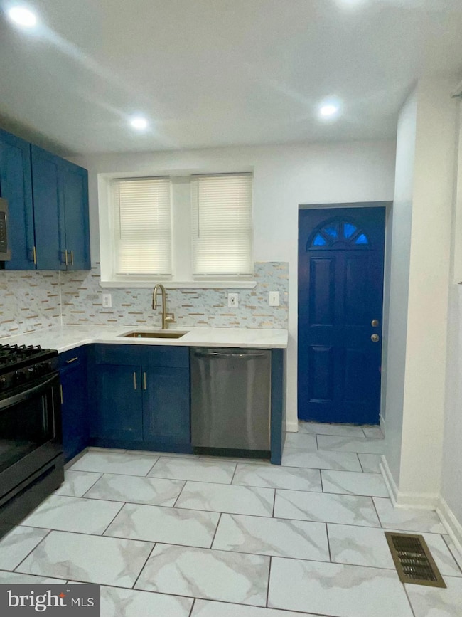 2310 Fernon St, Philadelphia, PA 19145 - photo 5