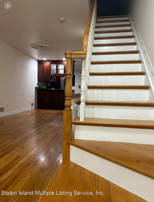 40 Calvanico Ln, Staten Island, NY 10314 - photo 3