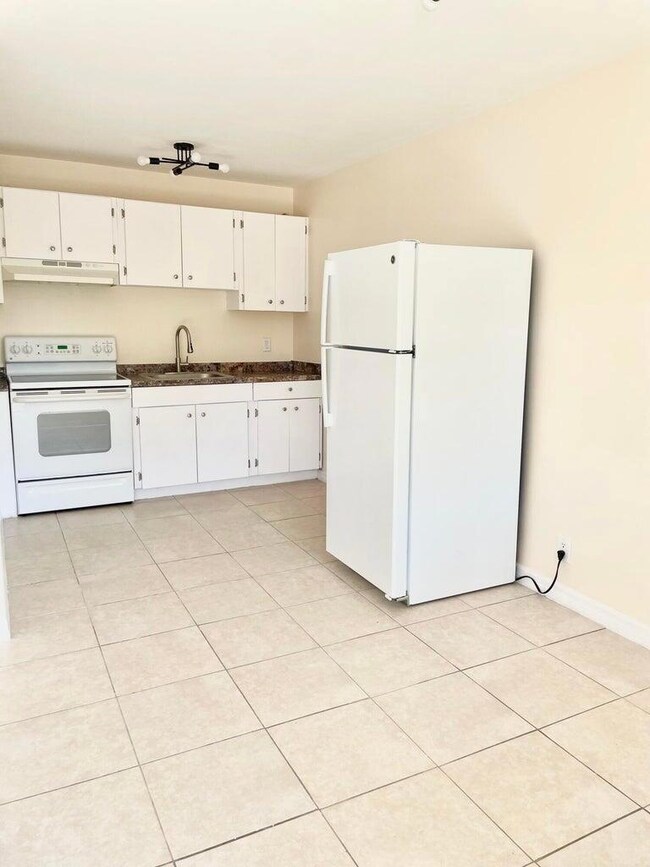 1029 S D St unit 2, Lake Worth, FL 33460 - photo 6