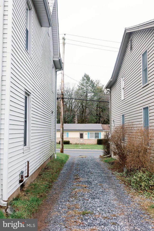 124 Akron Rd, Ephrata, PA 17522 - photo 4