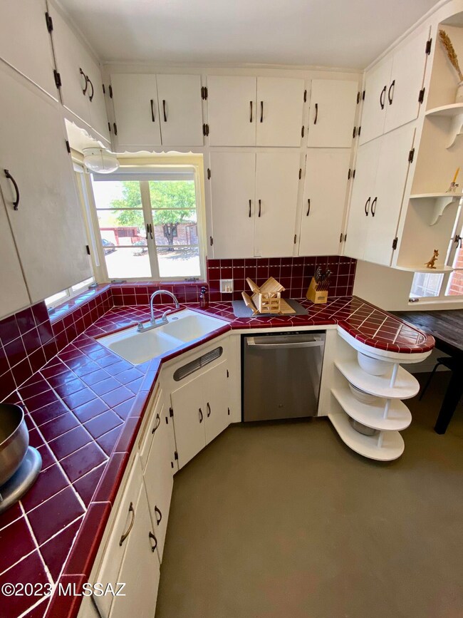 2002 E Helen St, Tucson, AZ 85719 - photo 7