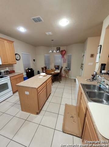 11206 Blue Fax Field, Helotes, TX 78023 - photo 6