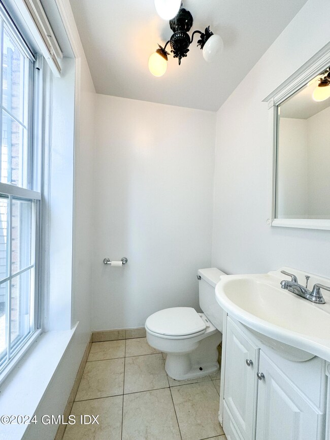 104 Rowayton Ave unit Rear Bldg Unit 1, Norwalk, CT 06853 - photo 6