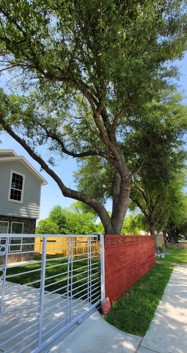 2322 Ferguson Way, Houston, TX 77088 - photo 2