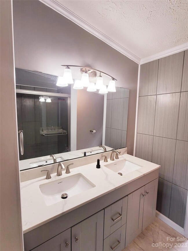 318 Charles St, Statesville, NC 28677 - photo 5