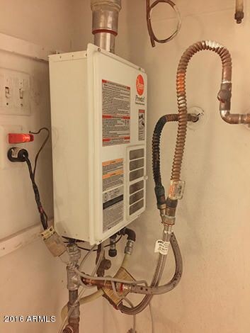 Tankless Hot Water-01