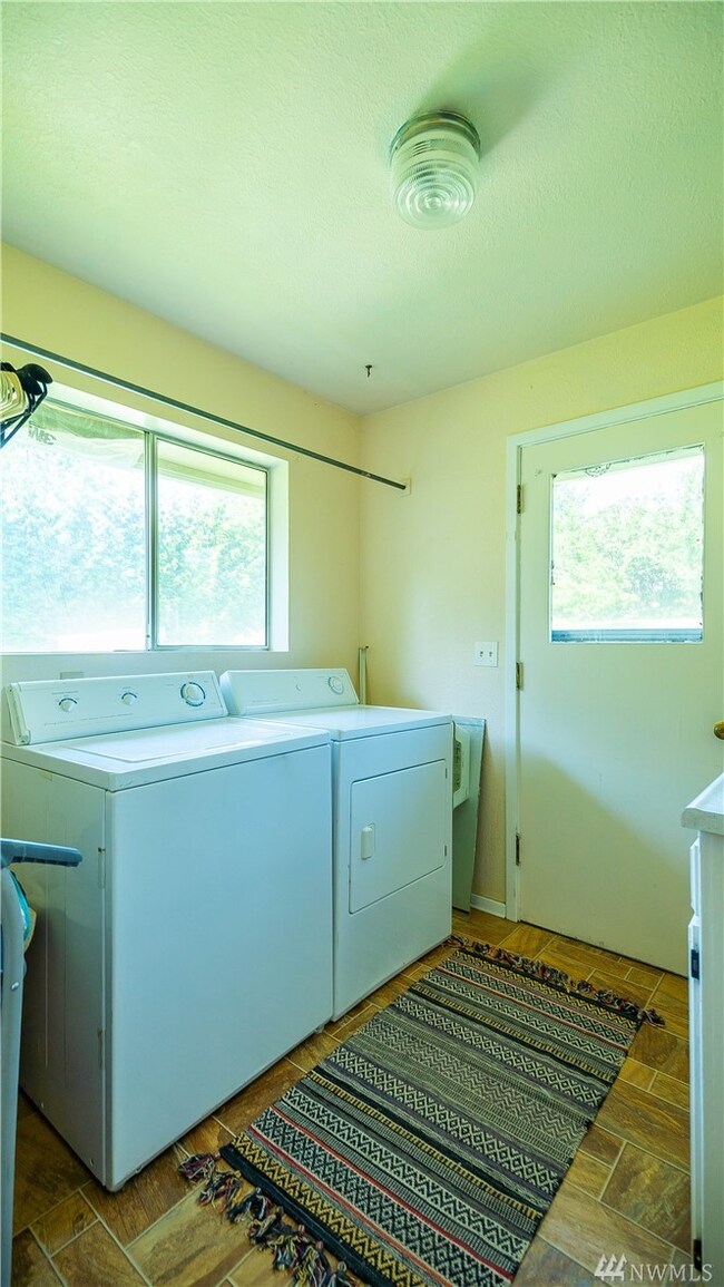 1013 N Denis Ct, East Wenatchee, WA 98802 - photo 6