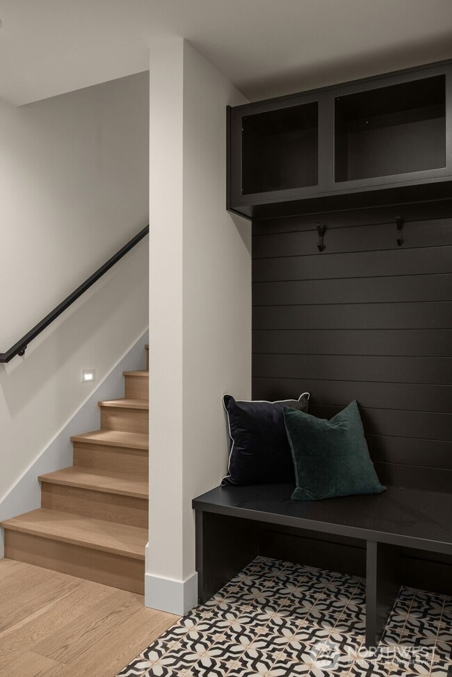 807 W Armour St, Seattle, WA 98119 - photo 4