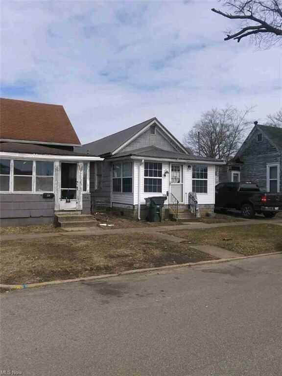 236 Locust St, Coshocton, OH 43812 - photo 2